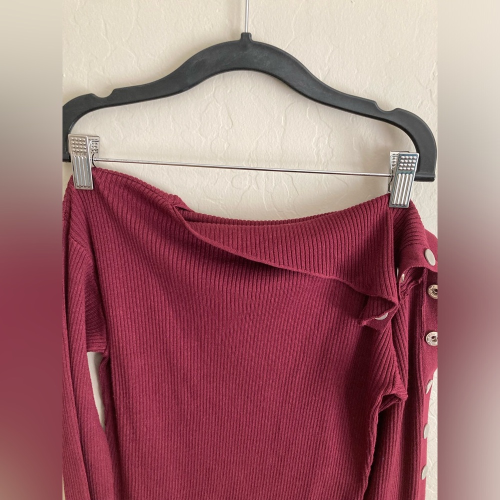 VENUS Off-The-Shoulder Ribbed Sweater - Picture 2 of 3